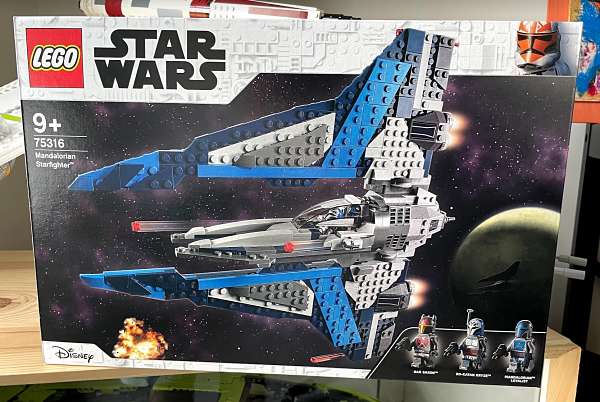 Caza estelar mandaloriano de LEGO Star Wars 75316
