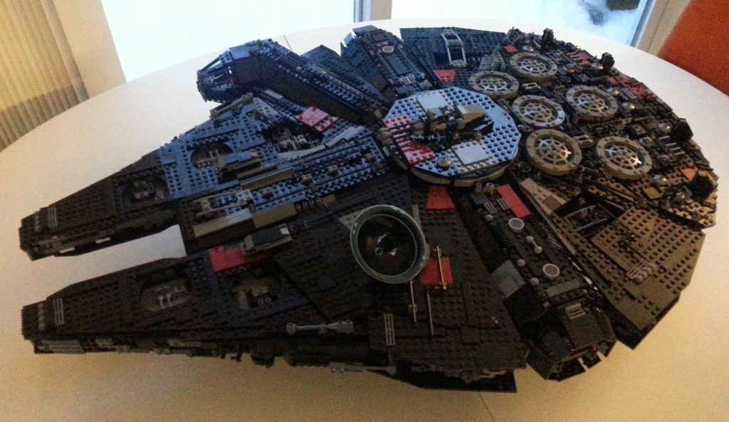 75389 Dark Millenium Falcon