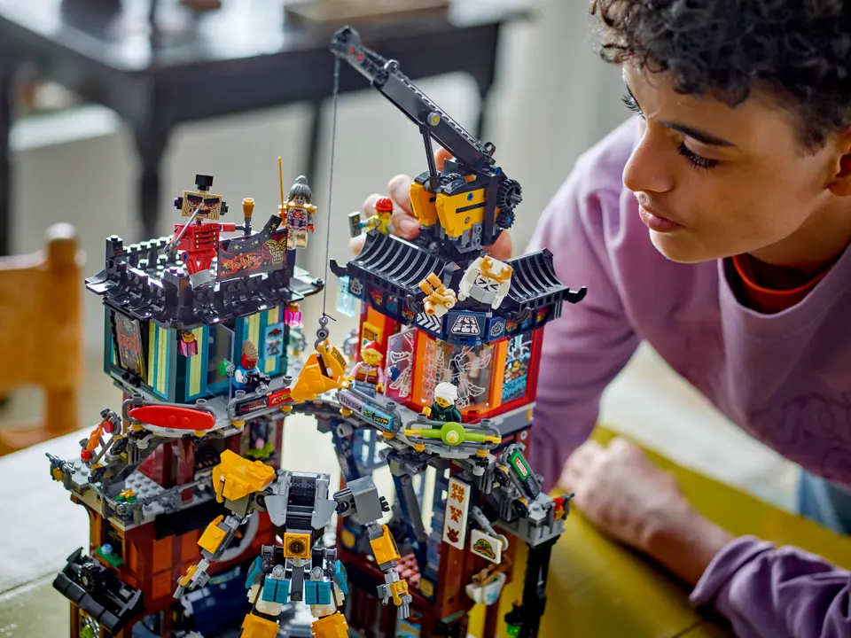 71837 Talleres de la Ciudad de Ninjago construcción 1