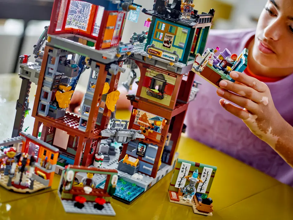 71837 Talleres de la Ciudad de Ninjago construcción 3