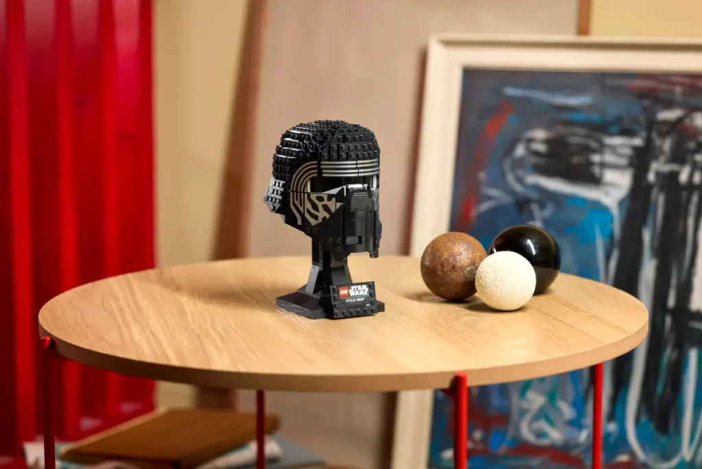 75415 Nuevo casco de Kylo Ren de LEGO Star Wars exhibición 2
